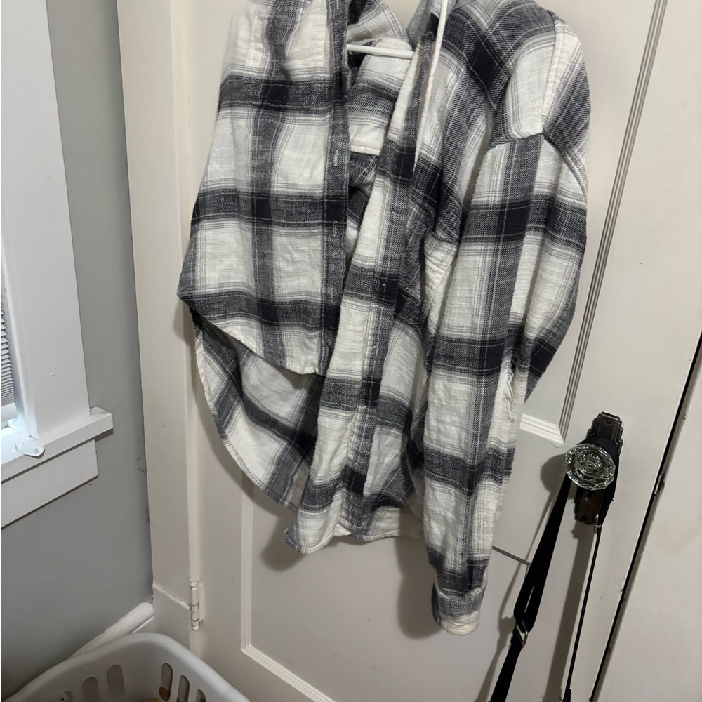 American Eagle Outfitters Plaid Button Down Shirt in Black and White